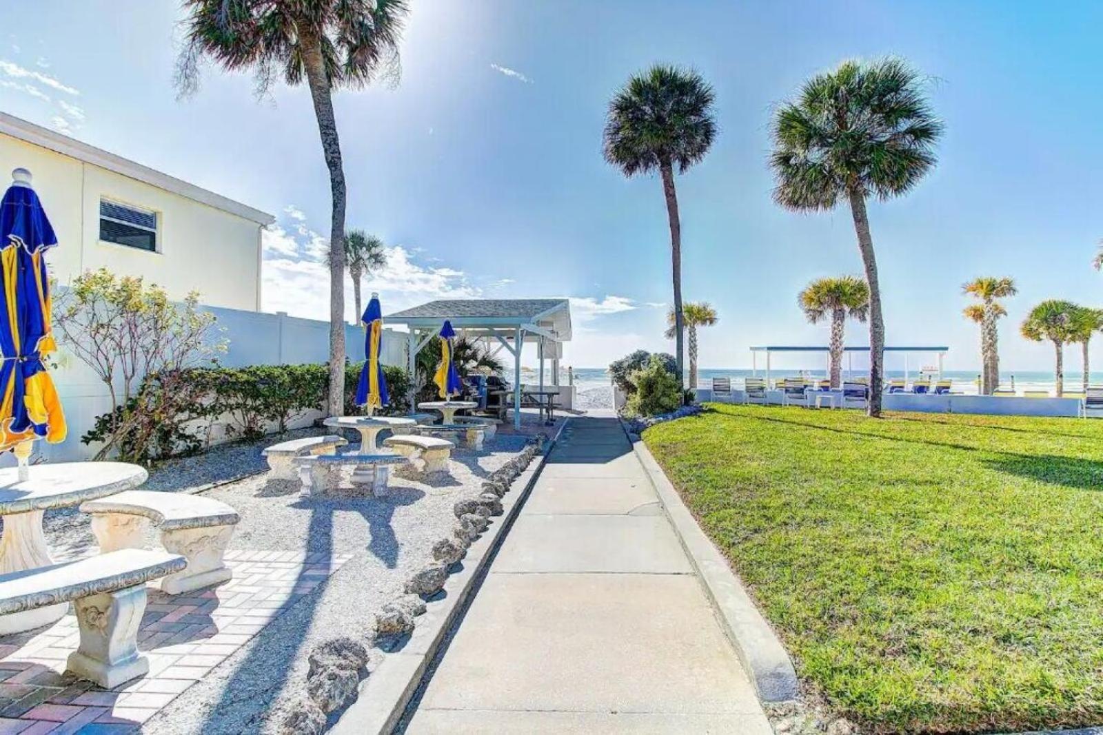 Beachfront Getaway In Siesta Key Exterior photo